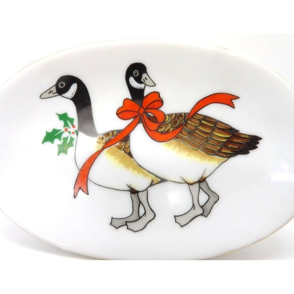 Vtg. Porcelain Christmas Geese Soap Dish with Gold Trim preowned - Picture 3 of 4